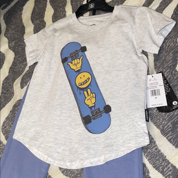 Volcom - Picture 2 of 6